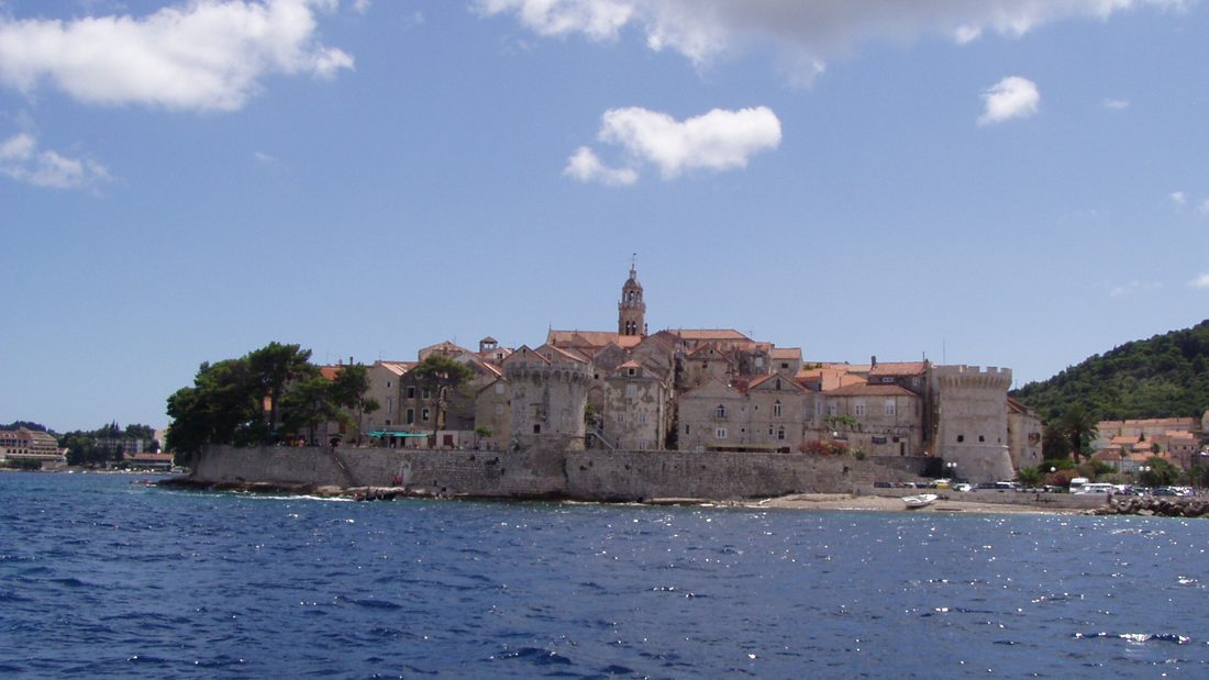 העיר העתיקה של Korčula מהים