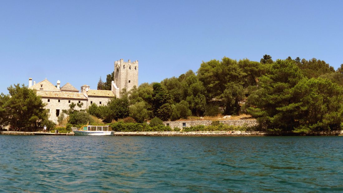 אחד מאגמי המלח בפארק הלאומי Mljet